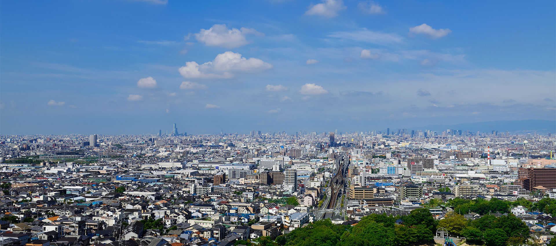 地域に寄り添い、自社で受注から施工まで一貫して行っております。